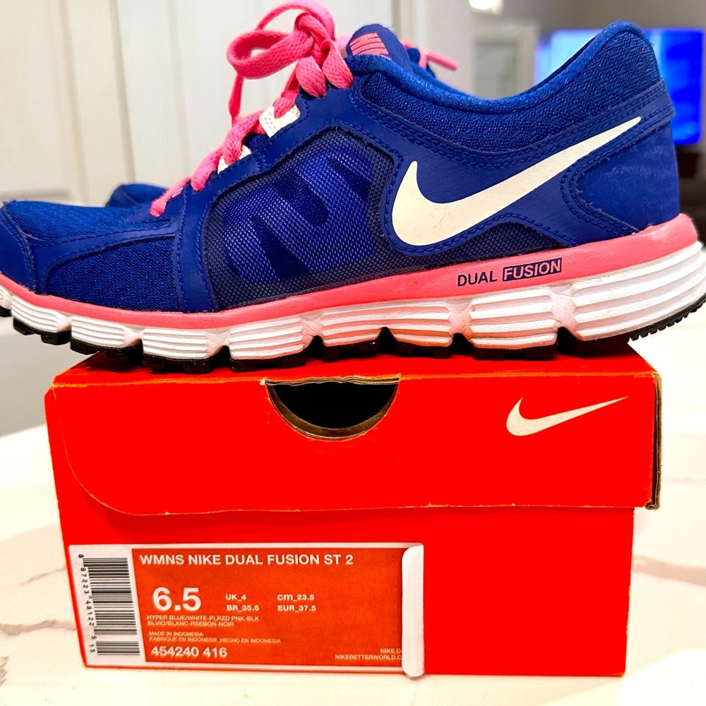 Women’s Nike Dual Fusion ST 2 Size 6.5